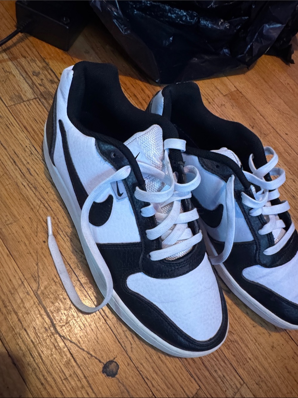 Nike Men’s Black and White Low-Top Sneakers with Swoosh